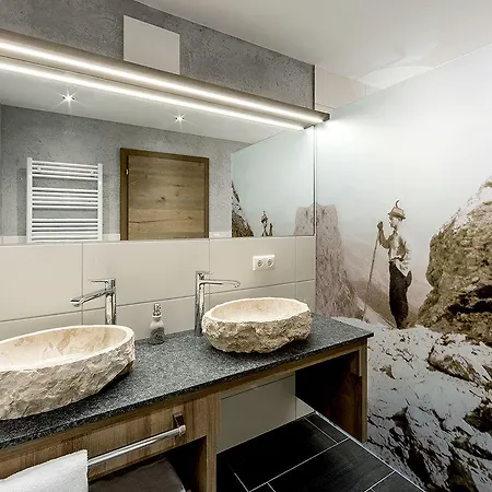 Leamwirt Hotel 4*